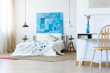 Yatak odasında basit tarzı