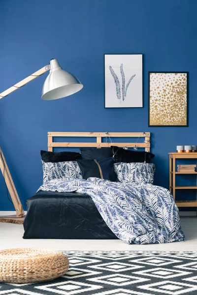 Bed with wooden bedhead — Stock Photo, Image