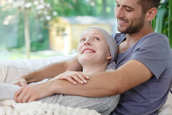 Married couple lying together — Stock Photo, Image