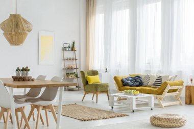 Sandalye yastık ile