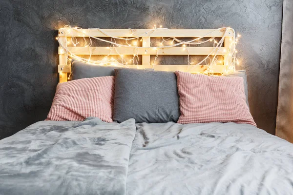 Bed with headboard — Stock Photo, Image