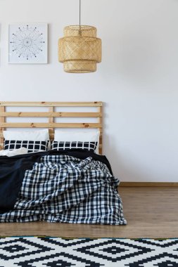 Ahşap yatak ve yatak takımları