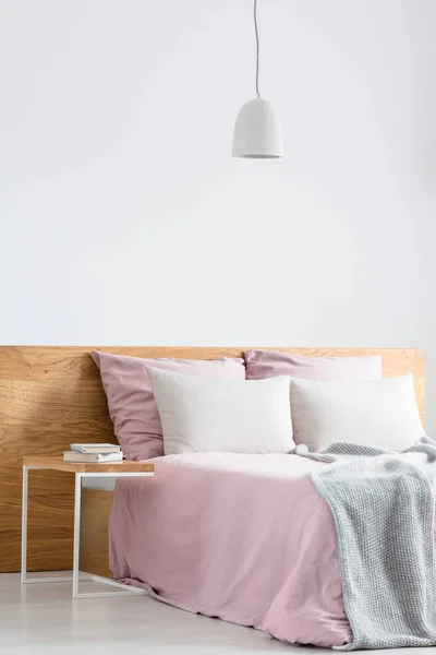 Minimalist tarzı yatak odası — Stok fotoğraf