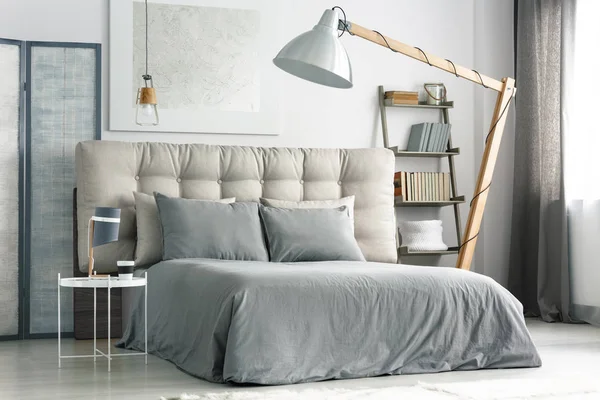 Büyük ahşap lamba