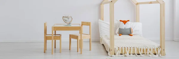 Dormitorio de niño con juego de muebles para niños pequeños —  Fotos de Stock