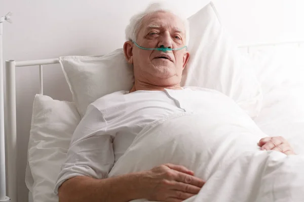 Nemocný starší muž — Stock fotografie