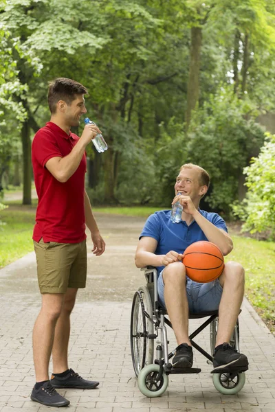 Disabled man after basketball game with friend — Stock Photo, Image