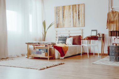 Yataktaki yastıklar