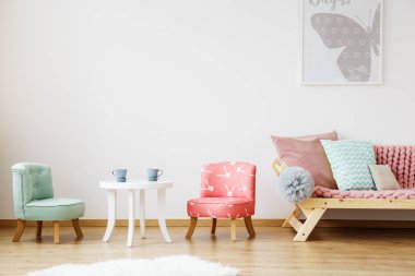 Masa ve sandalyeler çocuklar için