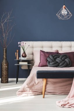 Dal dekoratif vazo içinde