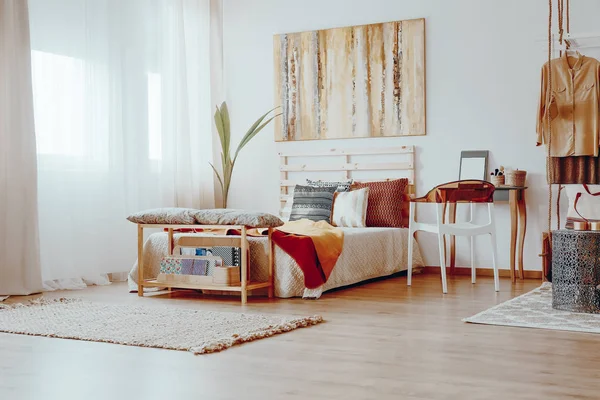 Yataktaki yastıklar