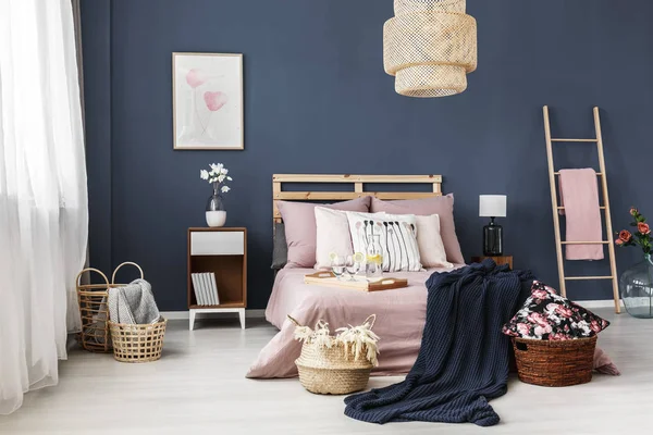 Hasır sepetleri odasında