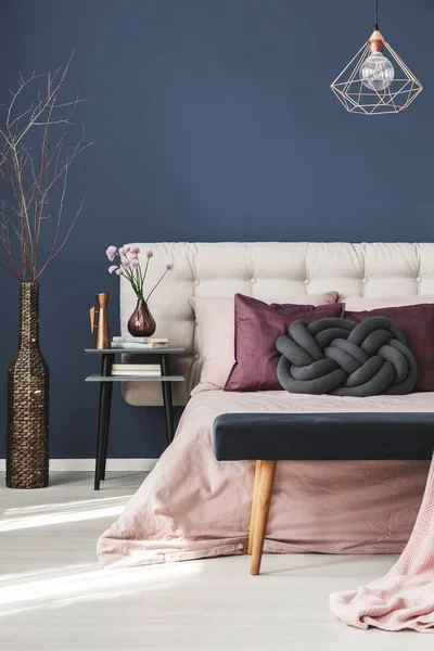 Dal dekoratif vazo içinde