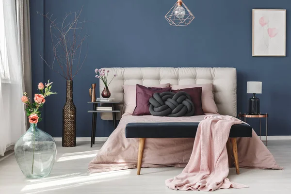 Düzenli rahat otel odası