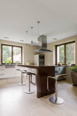 İç mutfak ada ve hokers