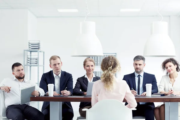 Vrouw met sollicitatiegesprek — Stockfoto