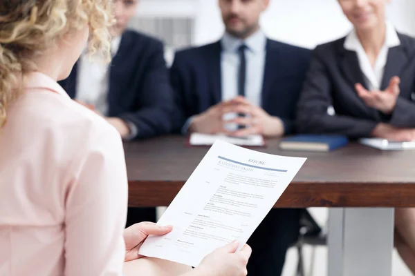 Woman holding her resume — Stock Photo, Image