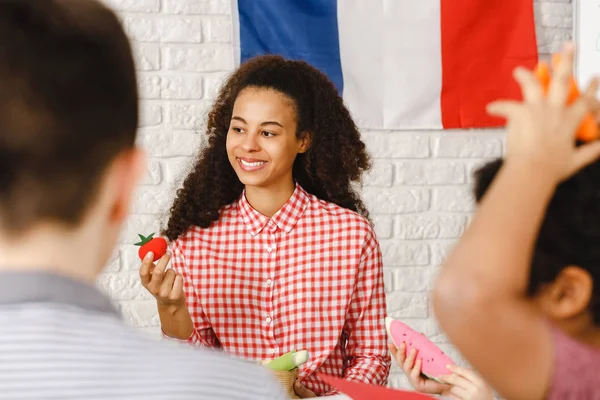 Vrouw op Frans klassen — Stockfoto