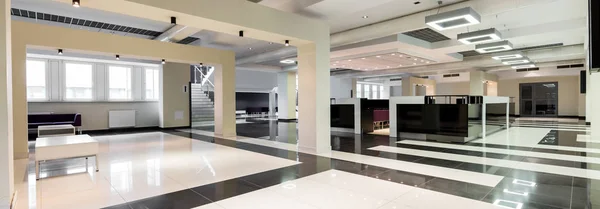 Modern university with spacious hallway — Stock Photo, Image
