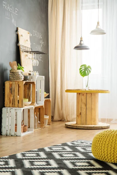 Modern inredning med Diy möbler — Stockfoto