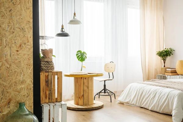 Upcycled table from cable spool in bedroom — Stock Photo, Image