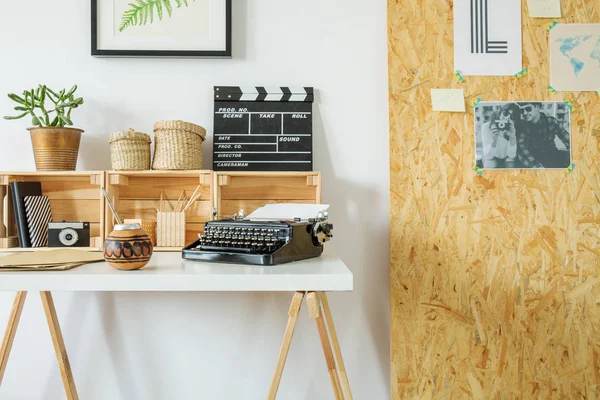 Hygge interior design with wooden desk — Stock Photo, Image