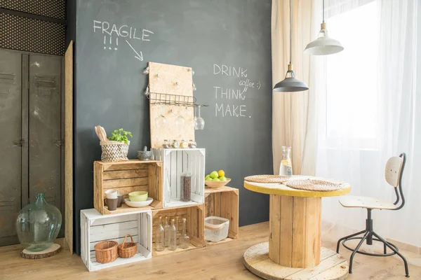 Hygge café met upcycled meubilair — Stockfoto