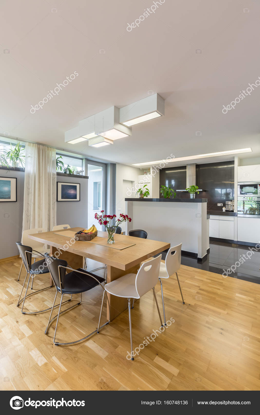 Spaziosa cucina con angolo cottura — Foto Stock © photographee.eu ... Spaziosa cucina con angolo cottura — Foto Stock © photographee.eu ...