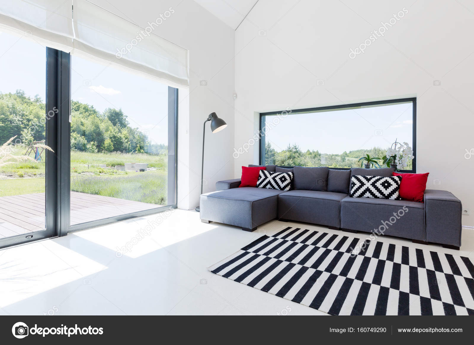 Lichte woonkamer in modern huis — Stockfoto © photographee.eu #160749290 Lichte woonkamer in modern huis — Stockfoto © photographee.eu #160749290