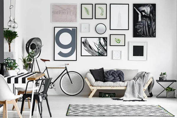 Lounge em preto e branco — Fotografia de Stock