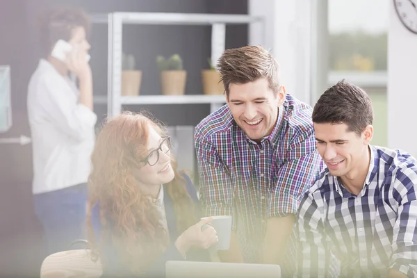 Business people working with laptop — Stock Photo, Image