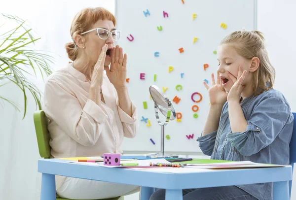 Buitenschoolse lessen met kind — Stockfoto