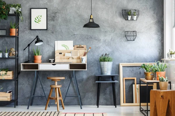 Sanatçı modern çalışma alanı iç