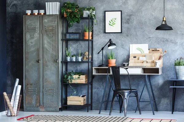 Bitkiler ile oda endüstriyel ofis