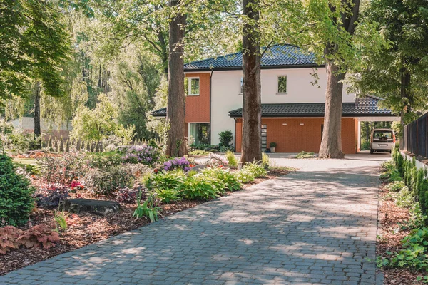 Yazlık bahçe yolu ile