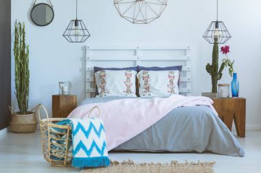 Yatak Odası, karışık malzeme ve renkler