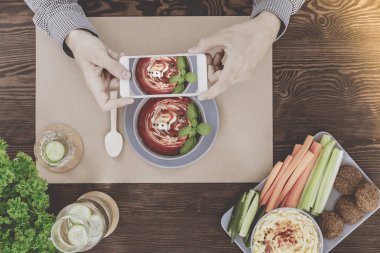 Blogger bir fotoğrafı çeker