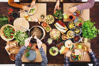 Bir vegan akşam yemeği toplantısında