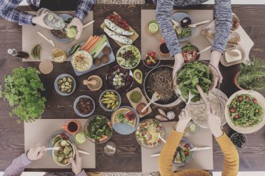 Bir salata hisselerinin