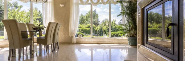 Yemek odası Balkonlu