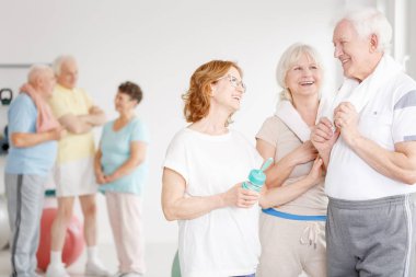 Kadın için çekici adam