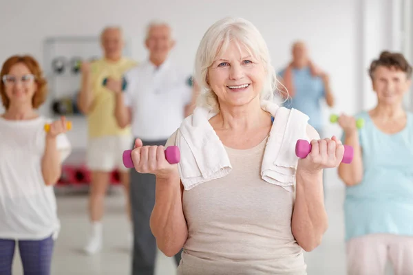 Elders with dumbbells — Stock Photo, Image