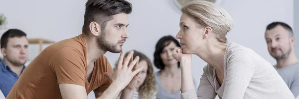 Coppia durante la terapia di matrimonio — Foto Stock