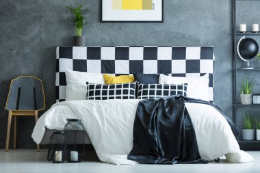 Siyah Küre, bitkiler ve mumlar