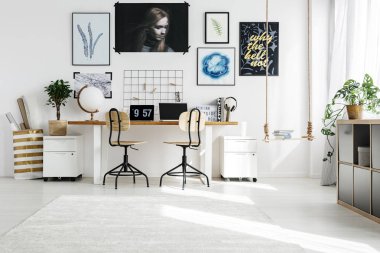 Yaratıcı alan içinde ev