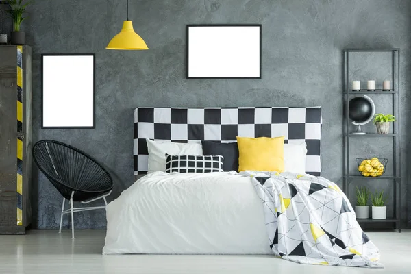 Quarto com elementos em preto e branco — Fotografia de Stock