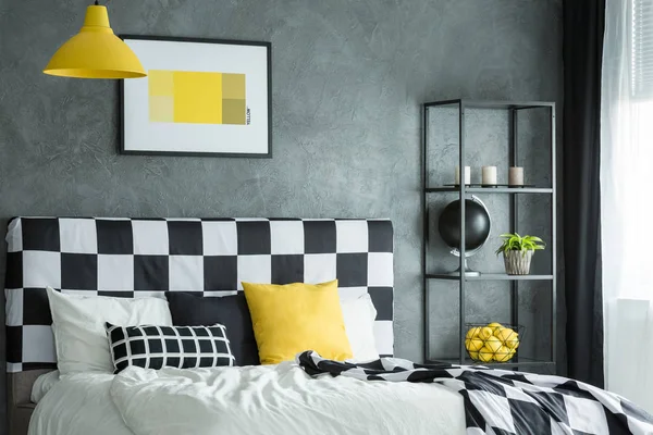  Narenciye ile siyah raf