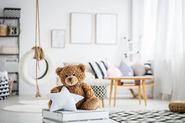 Teddybeer in de speelkamer — Stockfoto
