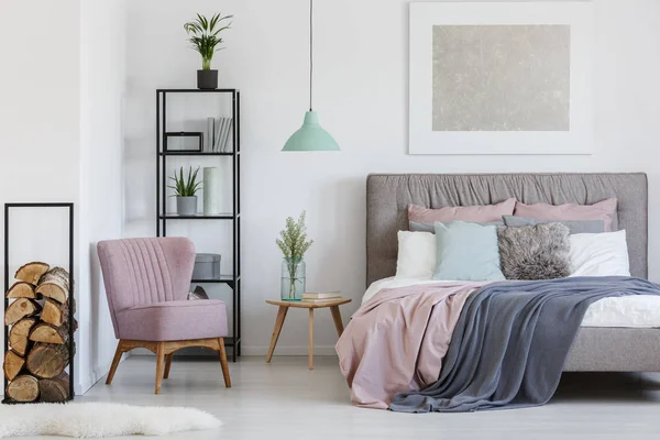 Comfortabele fauteuil in de hoek — Stockfoto