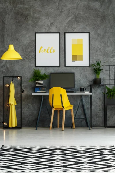 Metal masa ve mock-up posterler